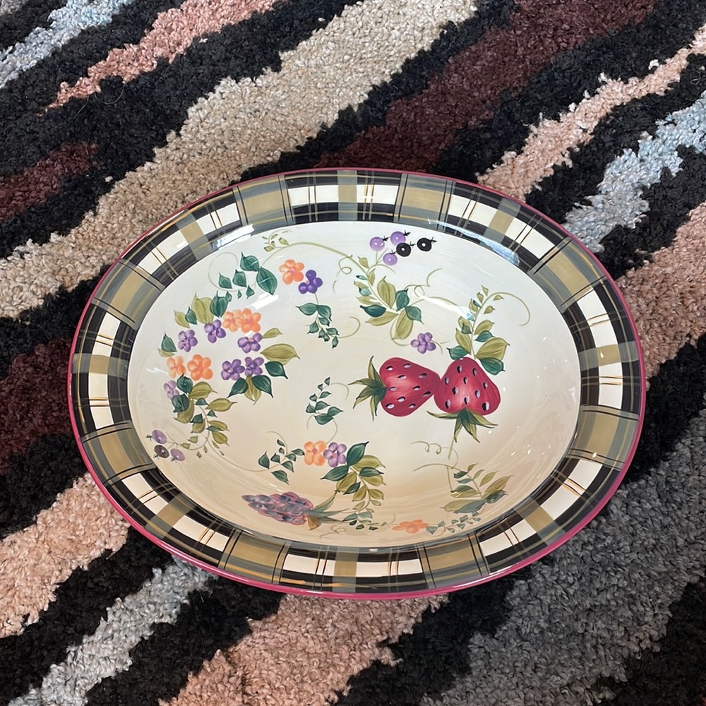 Oneida Cream Multicolor Strawberry Floral Serving Bowl